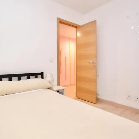 Apartamento 3 Hab Matrimoniales Garaje Grande Incluido - Moderno - Arena23 *